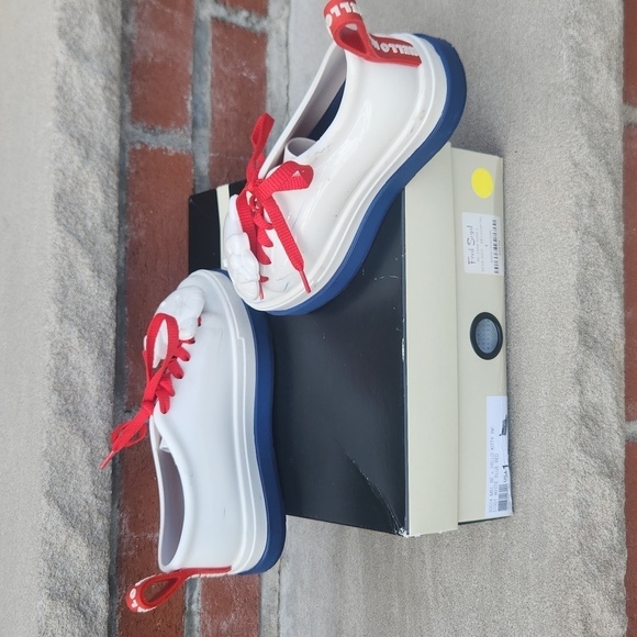 Mini Melissa hello kitty shoes👟 - Picture 3 of 7